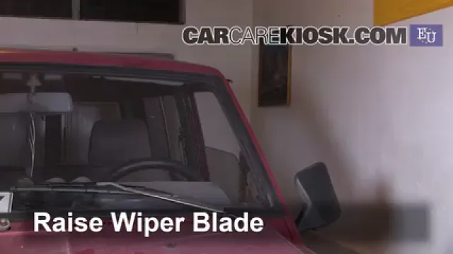 1993 Nissan Patrol LX 2.8L 6 Cyl. Turbo Diesel Escobillas de limpiaparabrisas delantero Cambiar escobillas de limpiaparabrisas